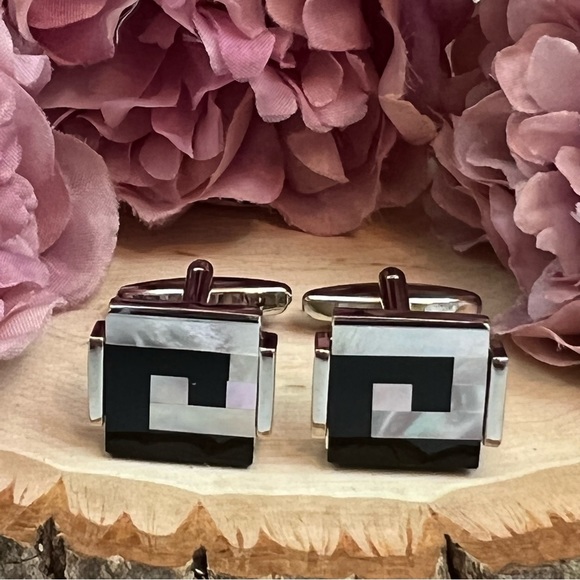 Retro Black Onyx and Mother of Pearl Spiral Cufflinks - Picture 5 of 15
